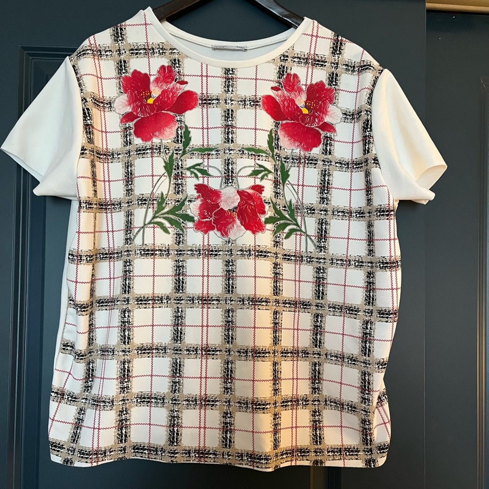 NWOT- ZARA short sleeve floral blouse